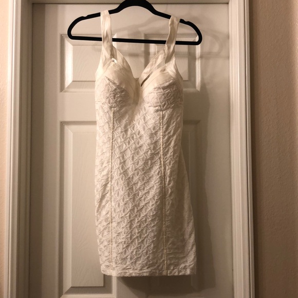 Dresses & Skirts - White party dress